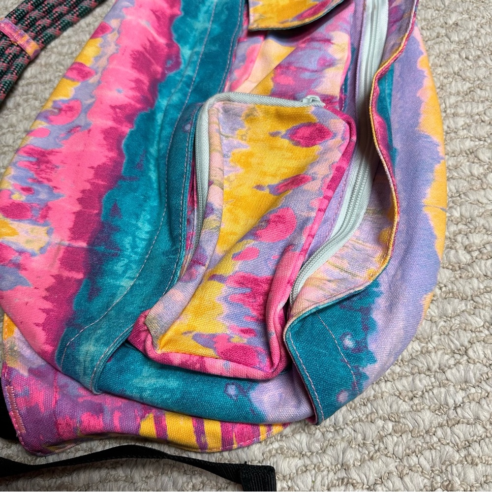 KAVU Tie Dye Rainbow Neon Crossbody Bag 🩷🧡🩵💛💜 - Picture 4 of 8